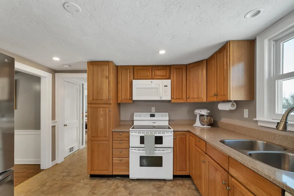 102 Elm Street Epping NH 03042