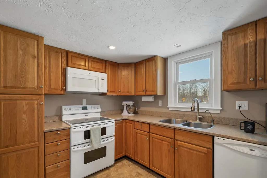 102 Elm Street Epping NH 03042