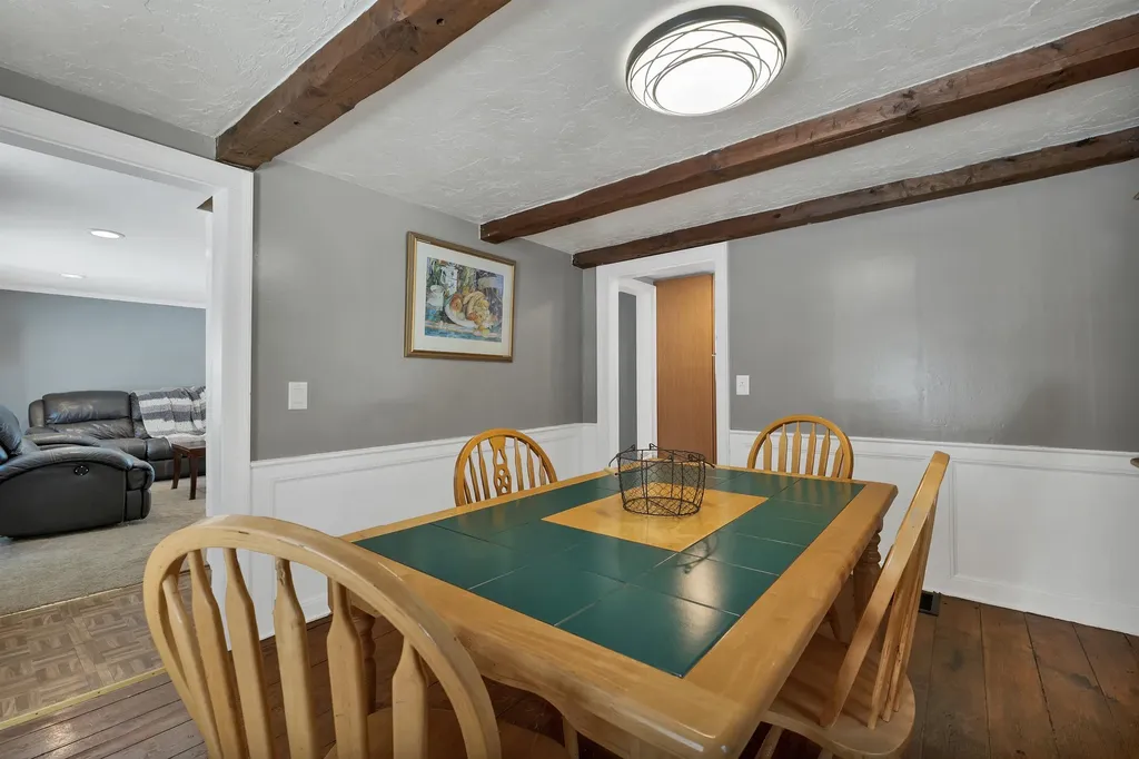 102 Elm Street Epping NH 03042