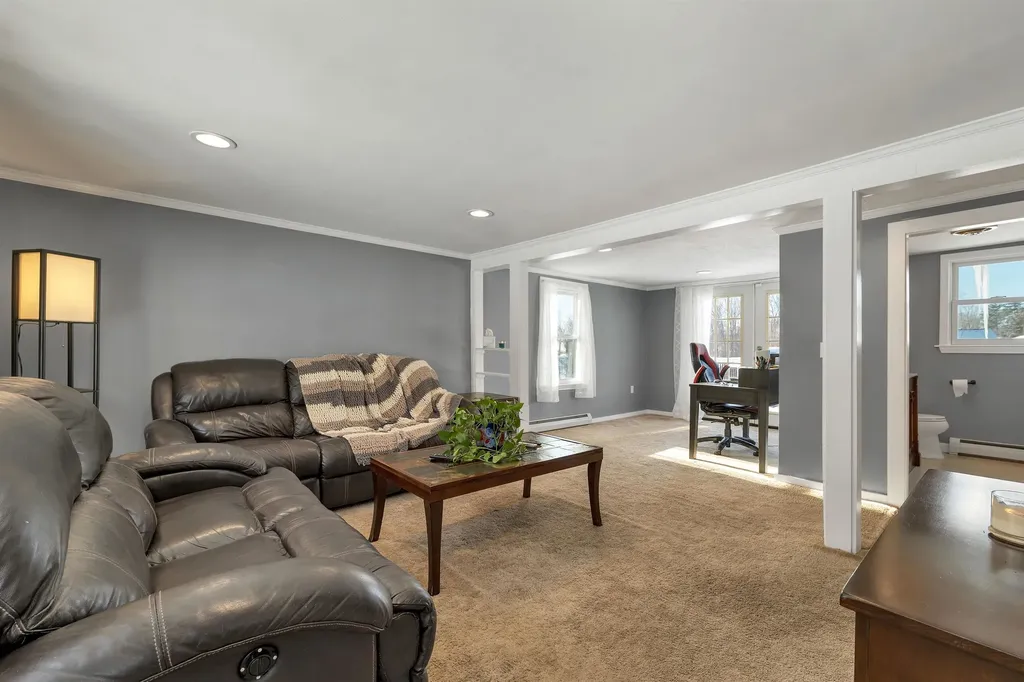 102 Elm Street Epping NH 03042