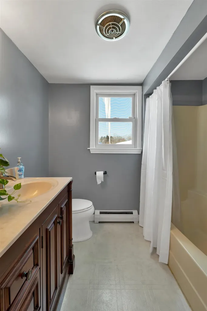 102 Elm Street Epping NH 03042