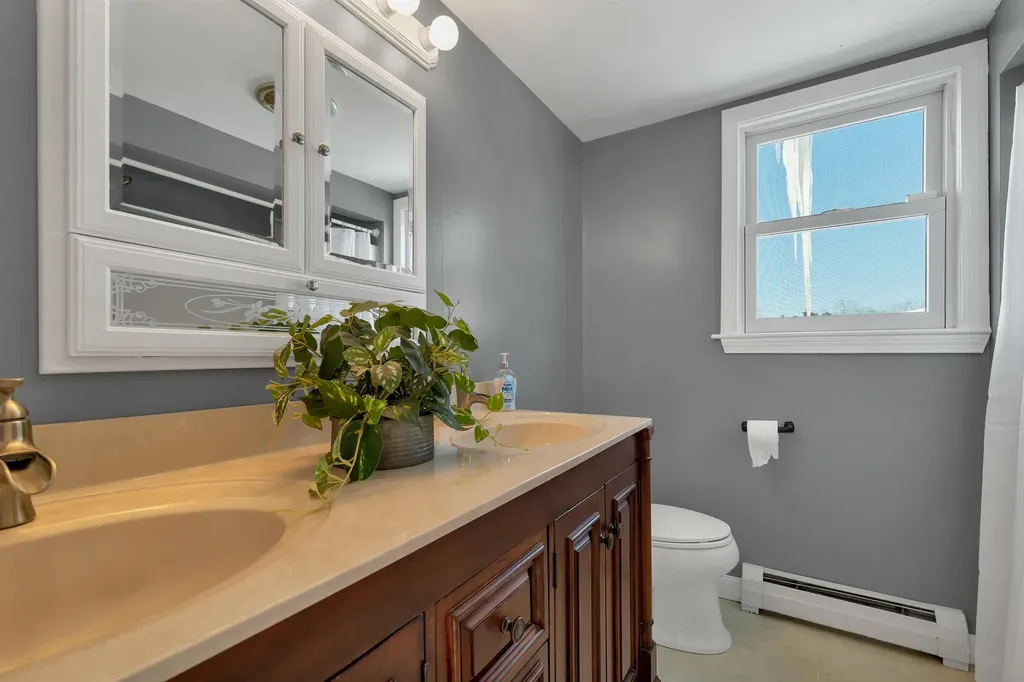 102 Elm Street Epping NH 03042