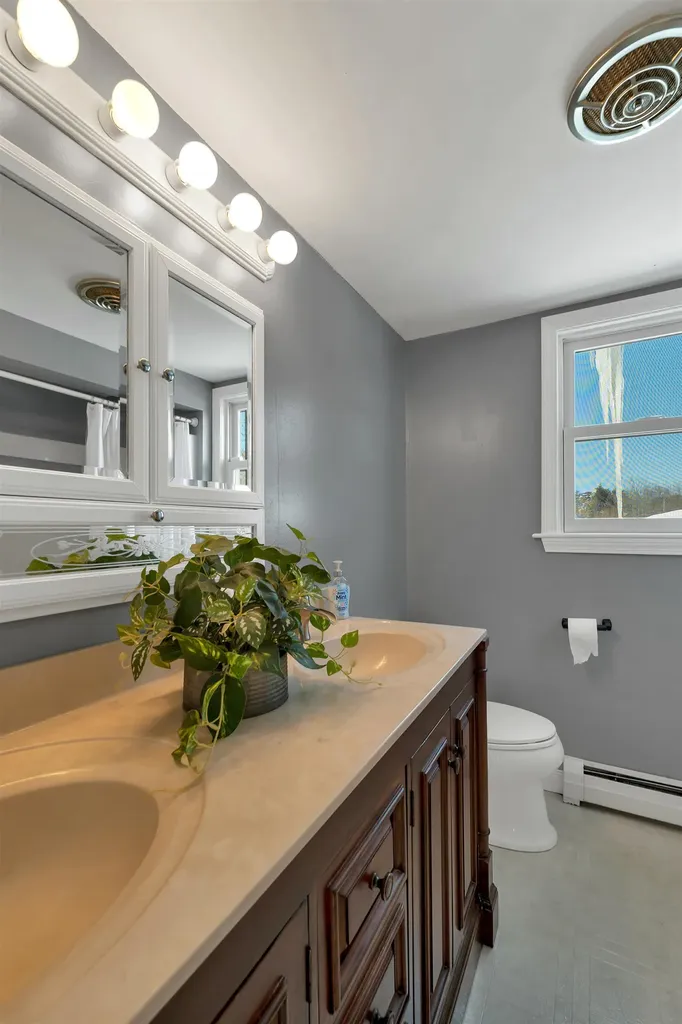 102 Elm Street Epping NH 03042