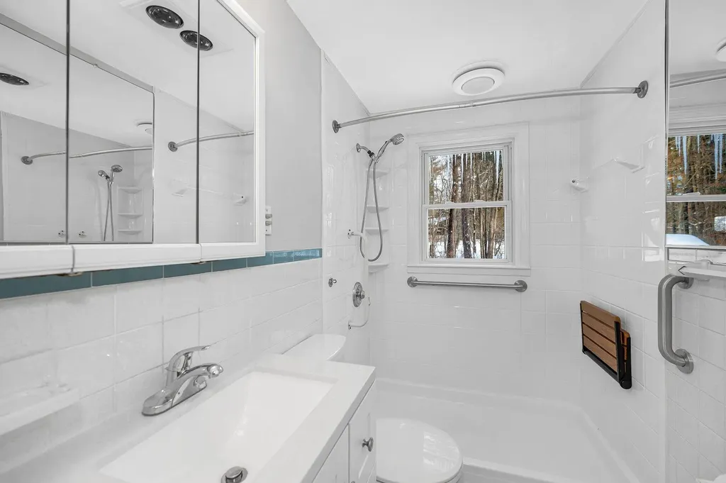 5 Craven Terrace Derry NH 03038