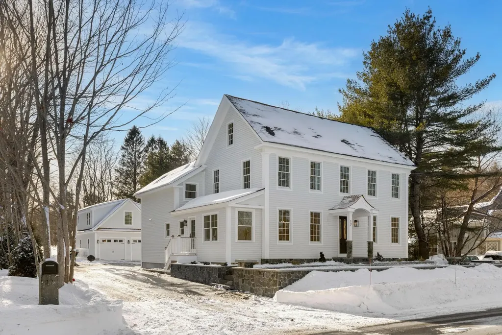 17 Piscassic Road Newfields NH 03856