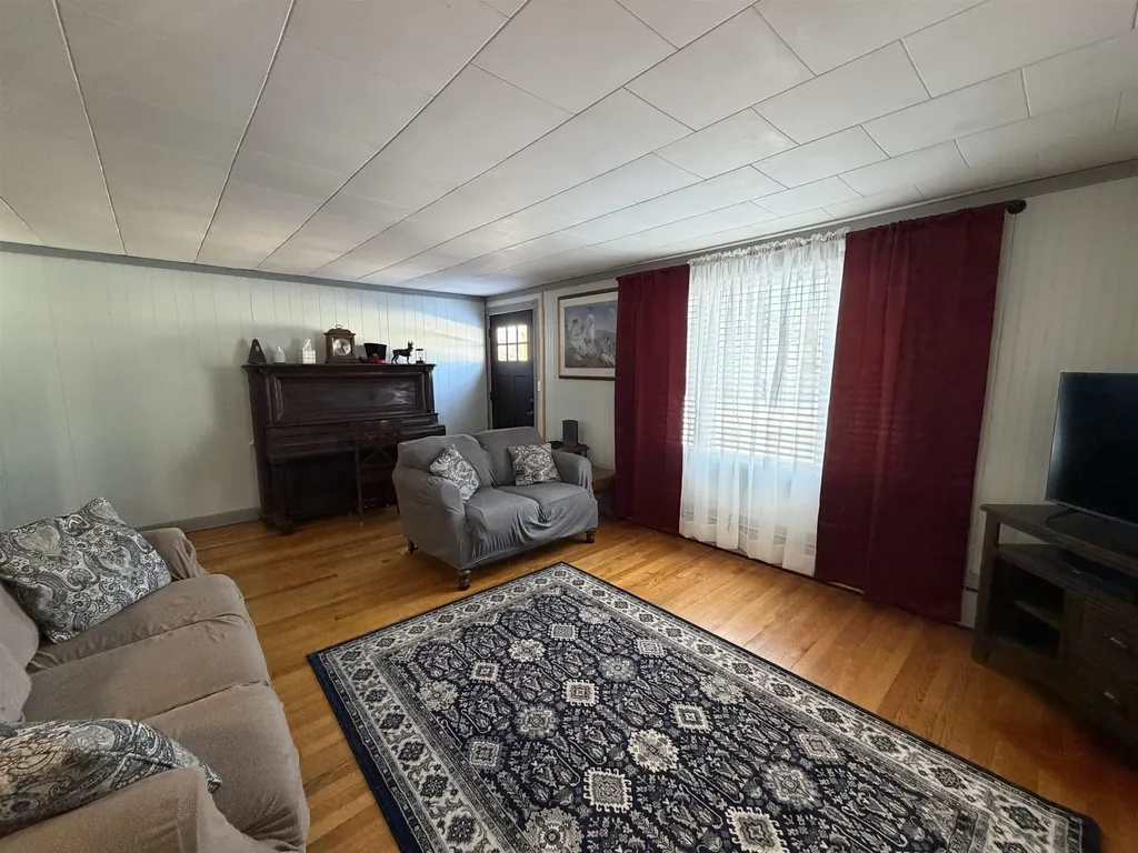 10 Swan Street Winchester NH 03470