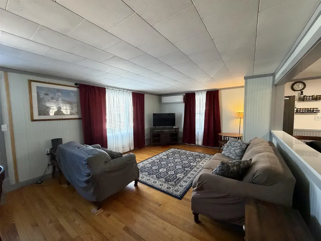 10 Swan Street Winchester NH 03470