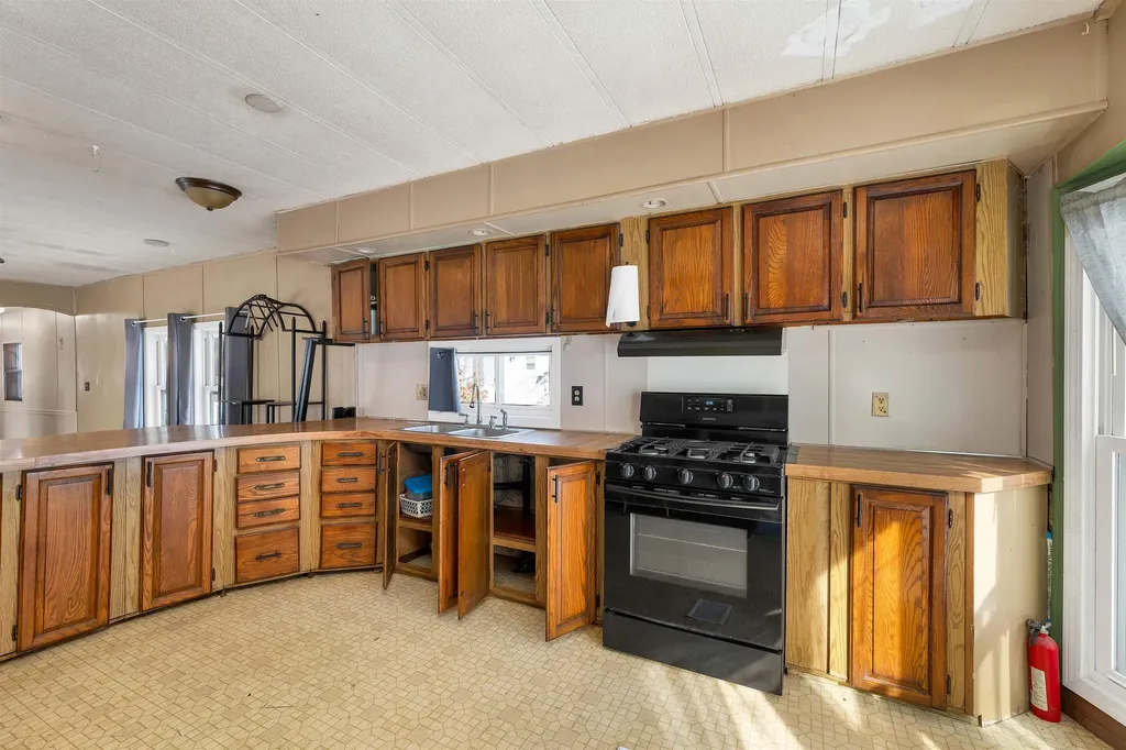 12 Cornwall Avenue Exeter NH 03833