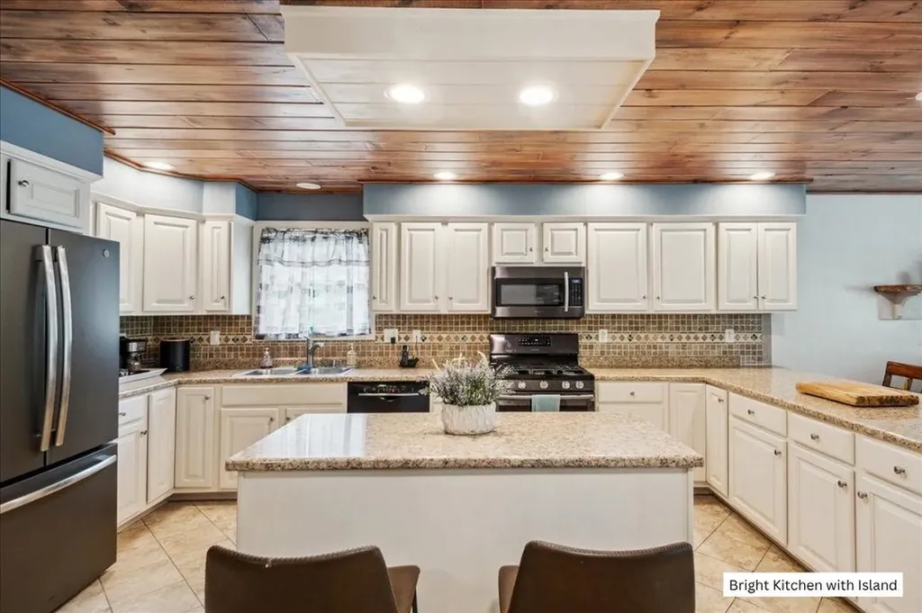 201 Mockingbird Way Franklin VT 05457