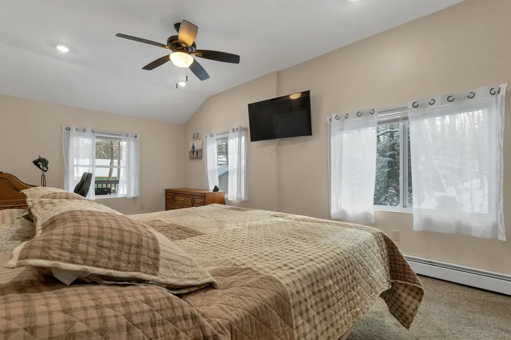 11 E Dunbarton Road Goffstown NH 03045