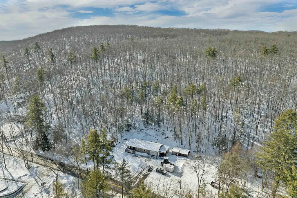 11 E Dunbarton Road Goffstown NH 03045