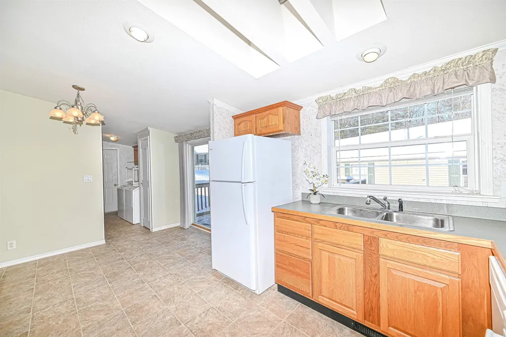 66 Sunset Way Manchester NH 03104