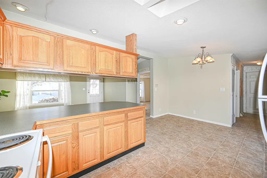 66 Sunset Way Manchester NH 03104