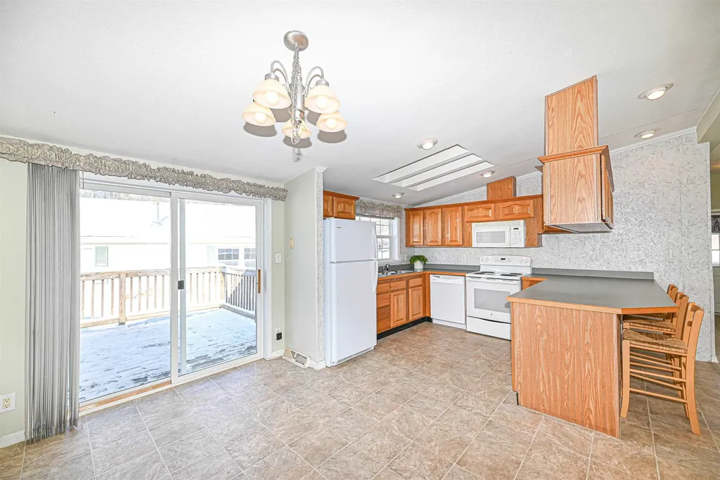 66 Sunset Way Manchester NH 03104