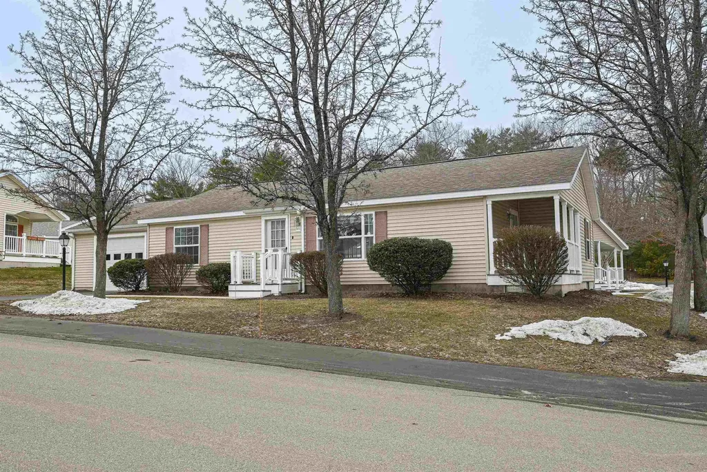 66 Sunset Way Manchester NH 03104