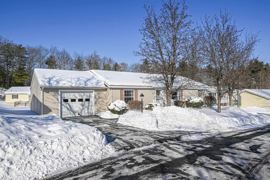 66 Sunset Way Manchester NH 03104