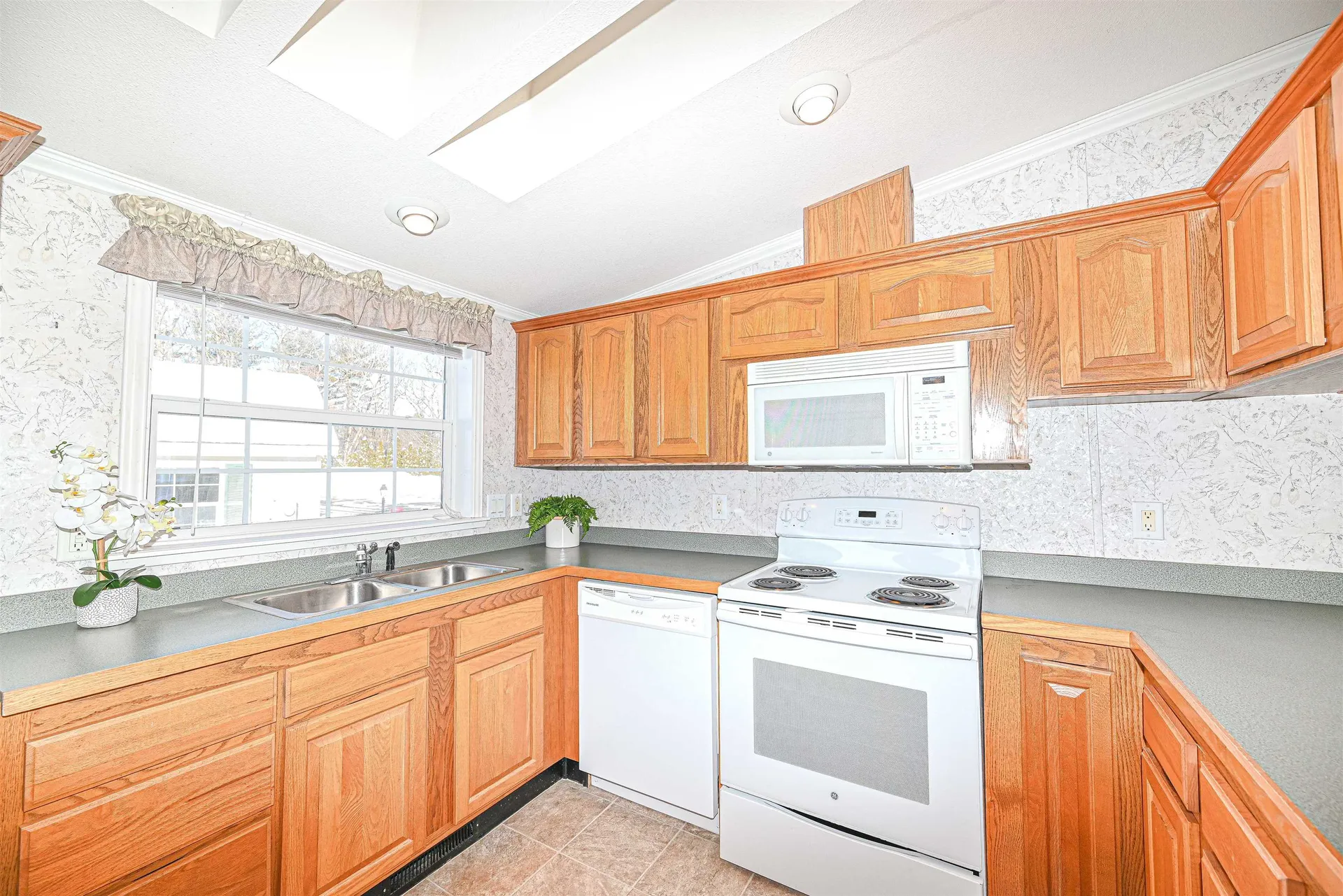 66 Sunset Way Manchester NH 03104