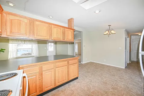 66 Sunset Way Manchester NH 03104