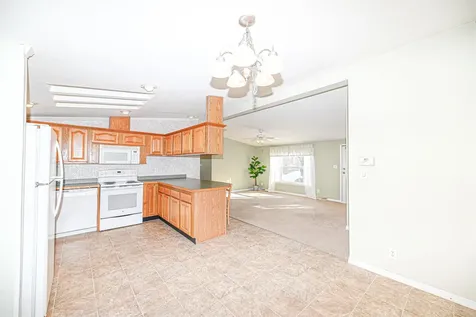 66 Sunset Way Manchester NH 03104