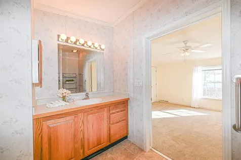 66 Sunset Way Manchester NH 03104