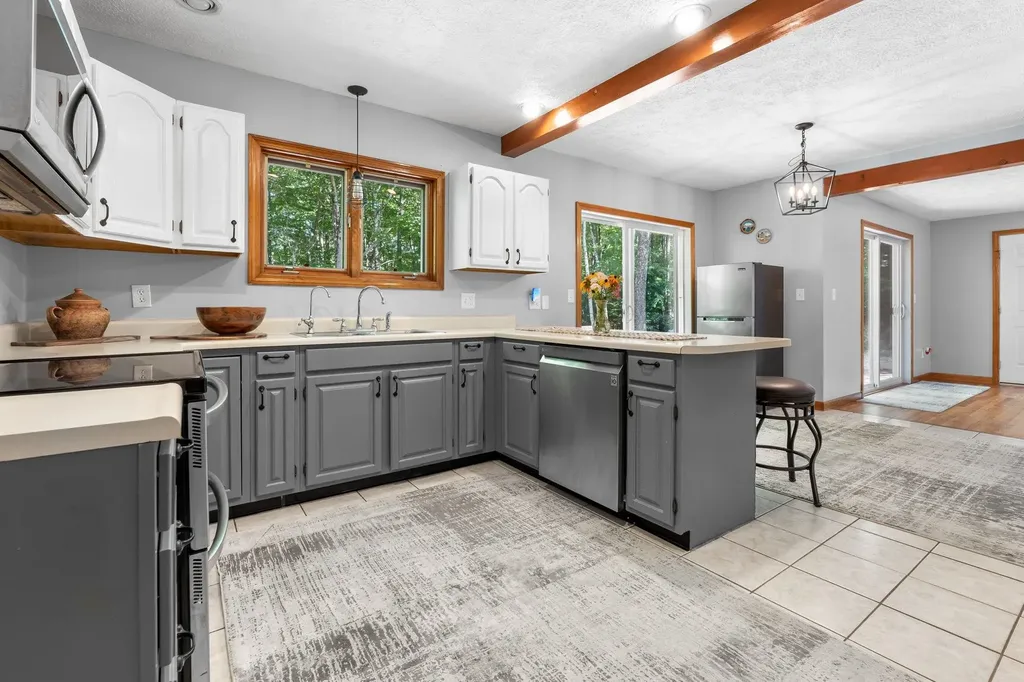 49 Oak Ridge Road Weare NH 03281