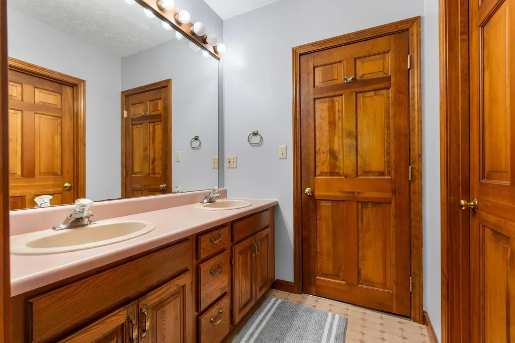 49 Oak Ridge Road Weare NH 03281