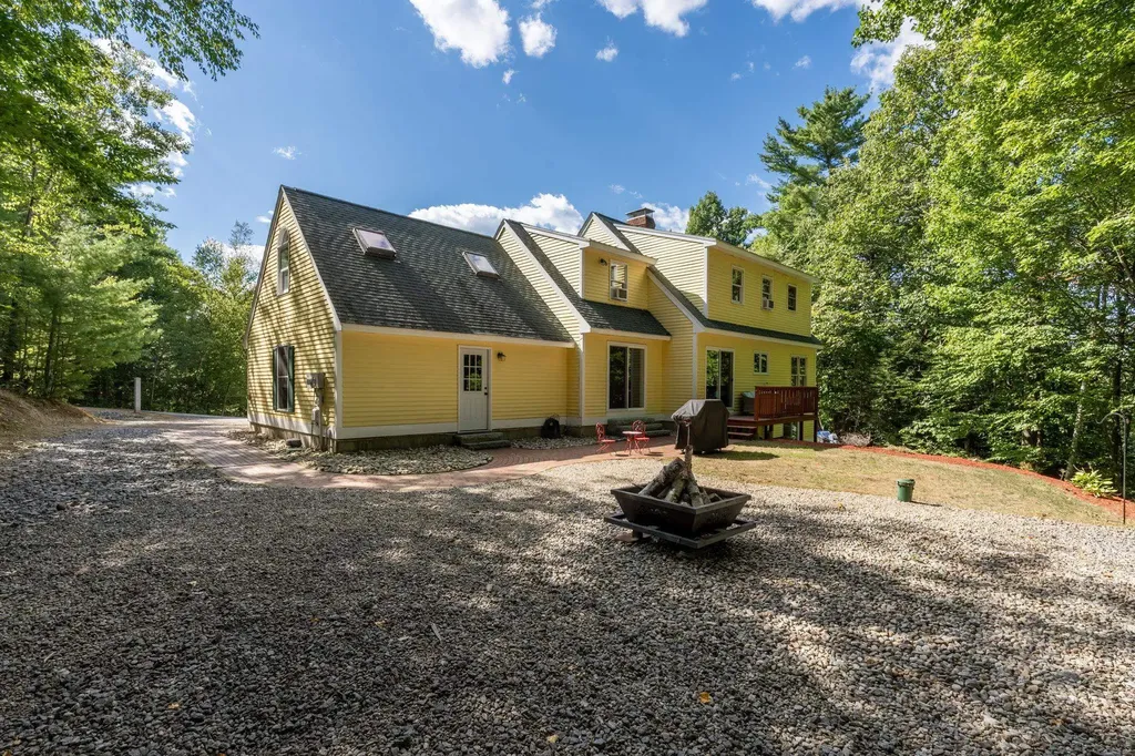 49 Oak Ridge Road Weare NH 03281