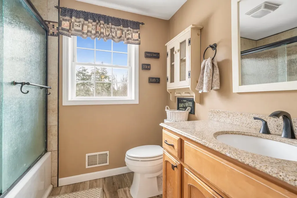 25 Revolutionary Lane Nottingham NH 03290