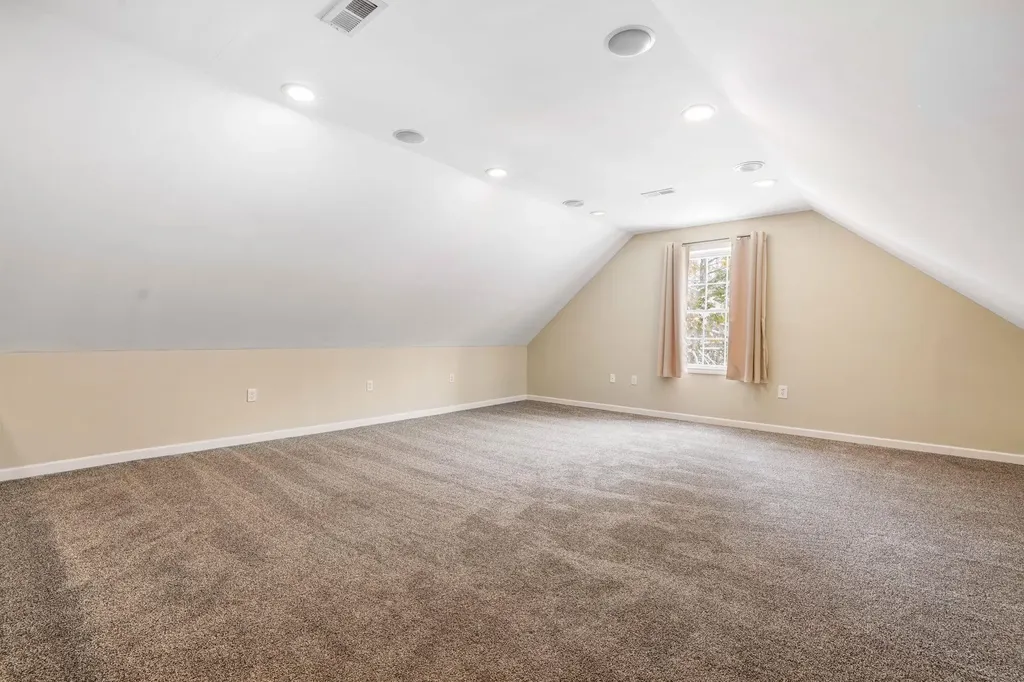 25 Revolutionary Lane Nottingham NH 03290