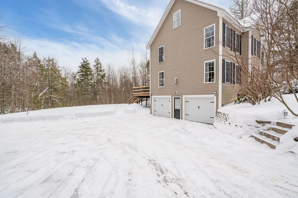 25 Revolutionary Lane Nottingham NH 03290