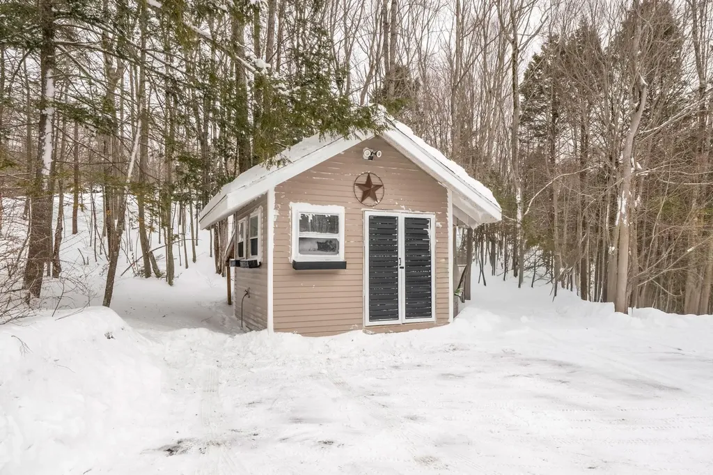 25 Revolutionary Lane Nottingham NH 03290