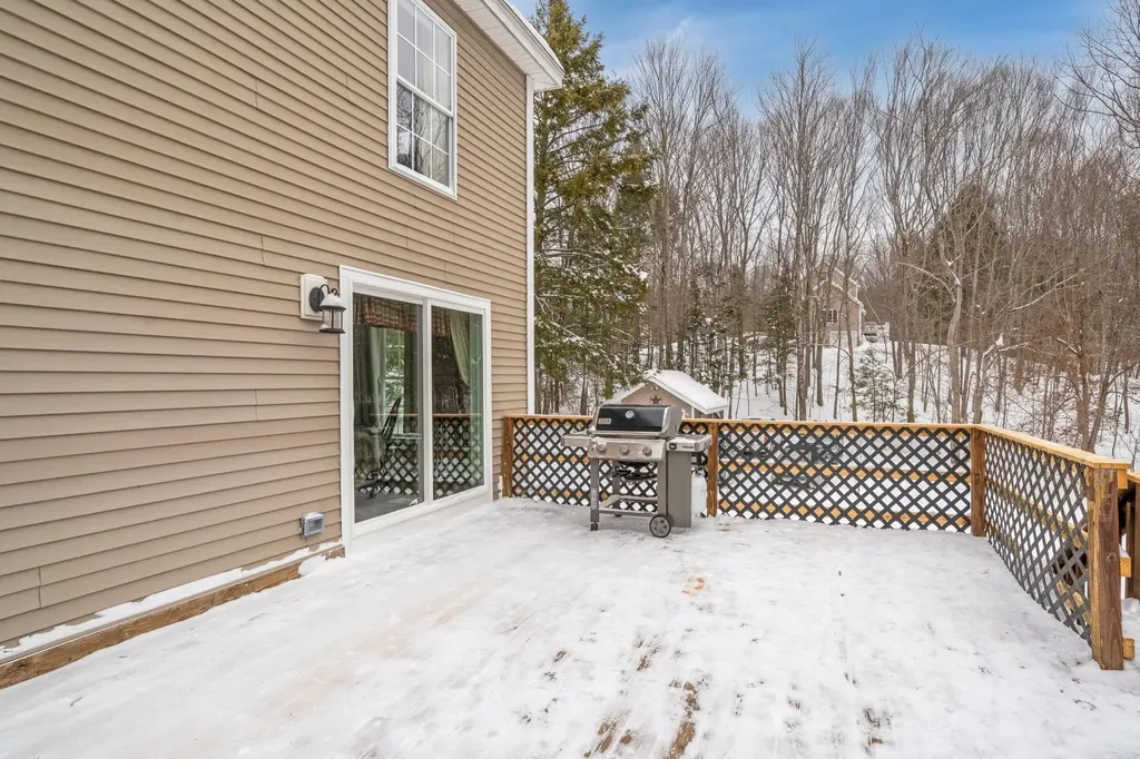 25 Revolutionary Lane Nottingham NH 03290