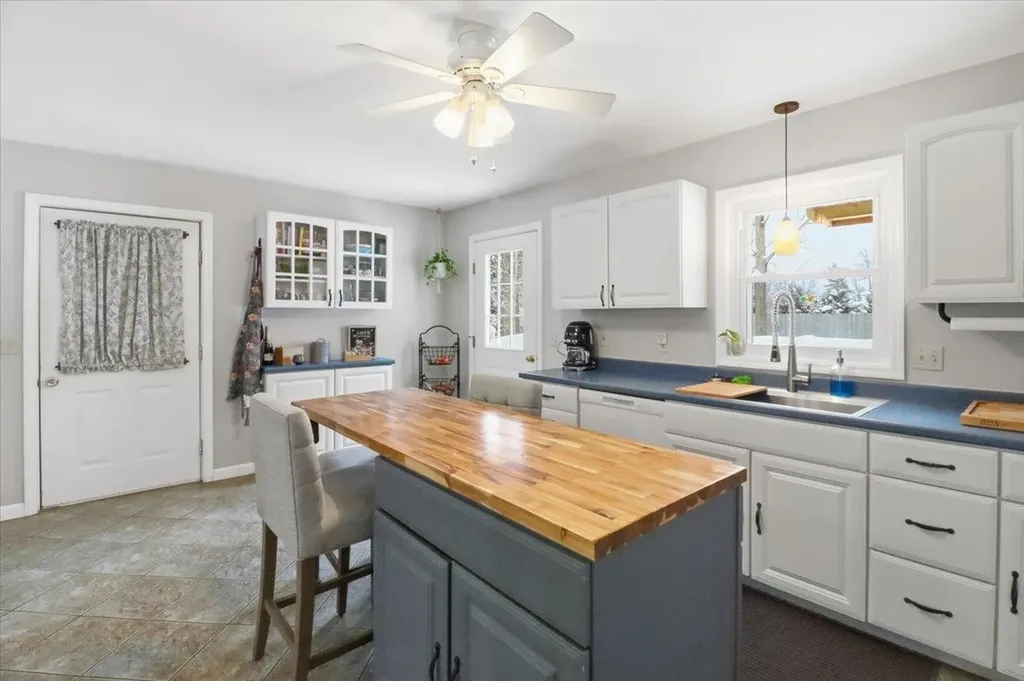 83 Kirby Lane Williston VT 05495