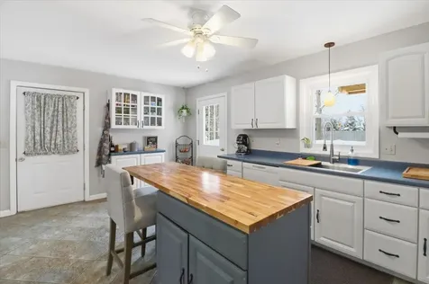 83 Kirby Lane Williston VT 05495