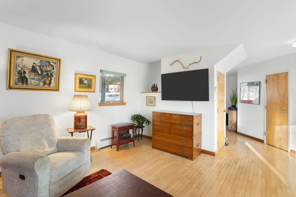 87 Orchard Street Brattleboro VT 05301