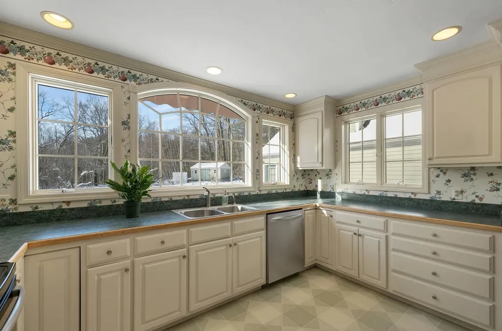 36 Prescott Heights Road Hooksett NH 03106