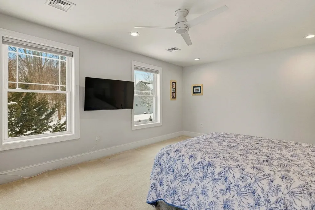 114 Saratoga Way Portsmouth NH 03801