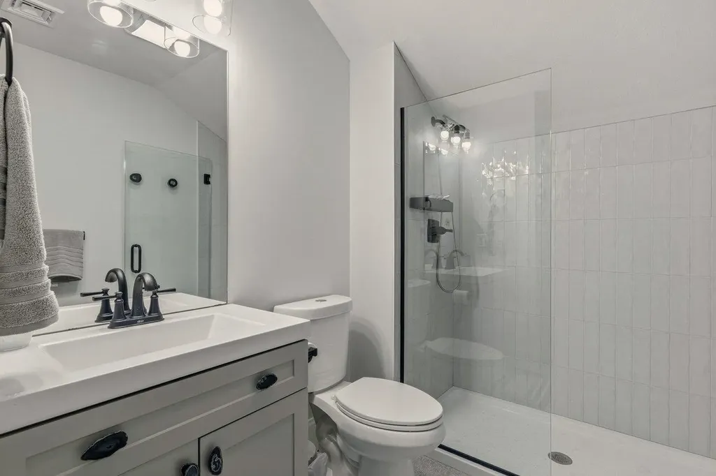 114 Saratoga Way Portsmouth NH 03801