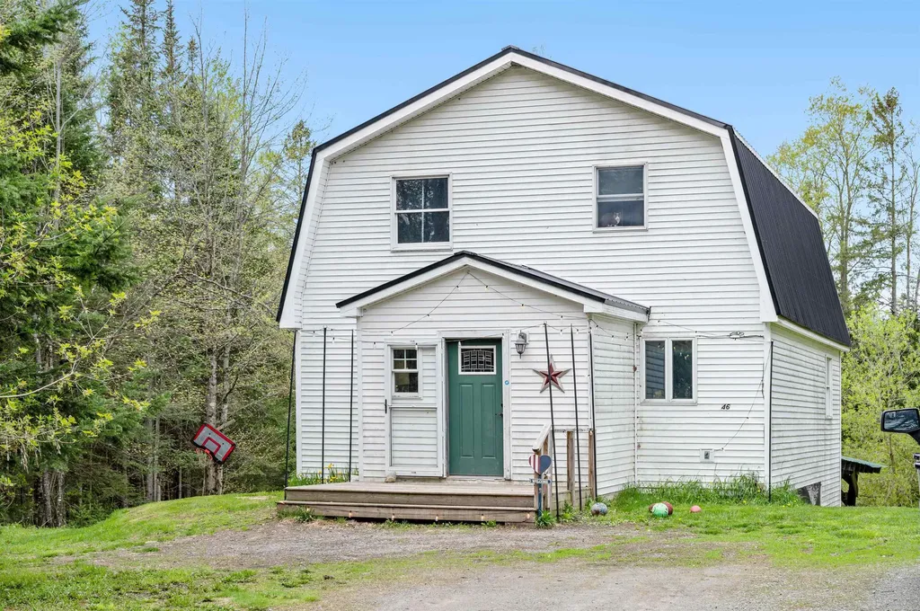 46 Dutton Road Hardwick VT 05843