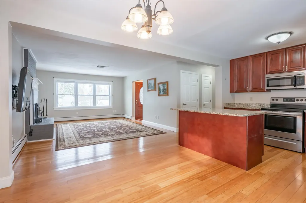 245 Pickering Street Manchester NH 03104