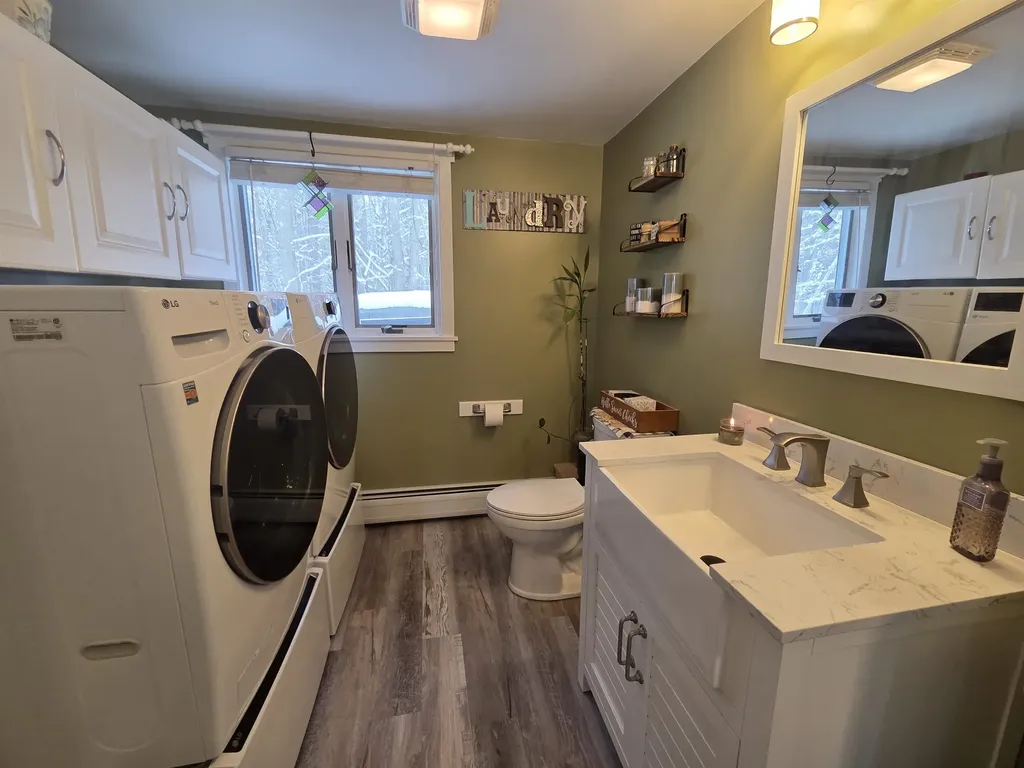 1462 King Hill Road New London NH 03257