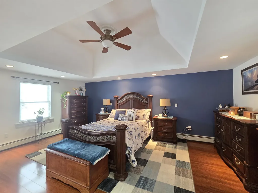 1462 King Hill Road New London NH 03257