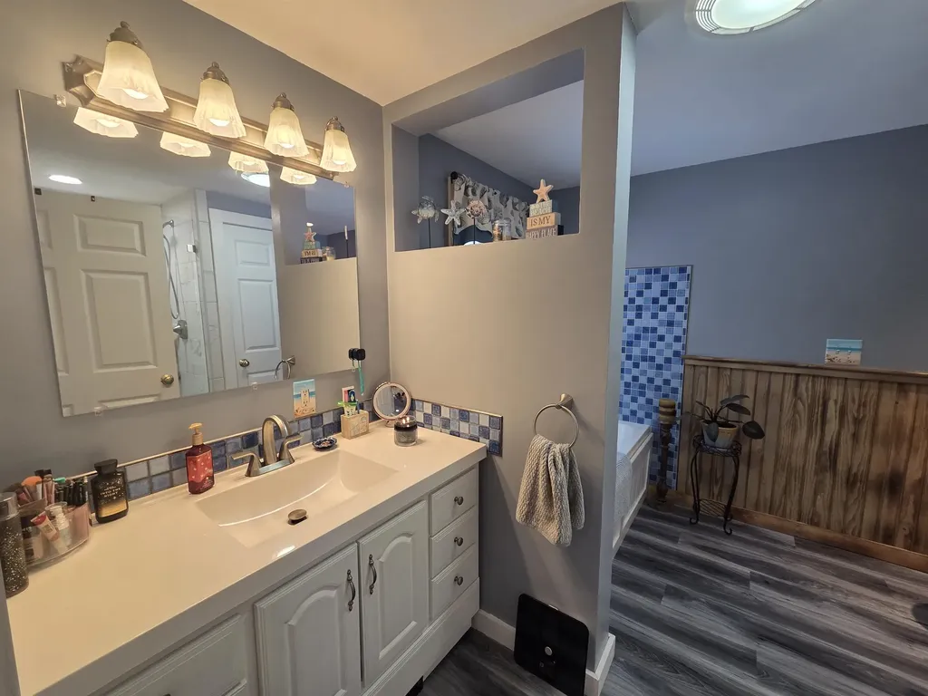 1462 King Hill Road New London NH 03257