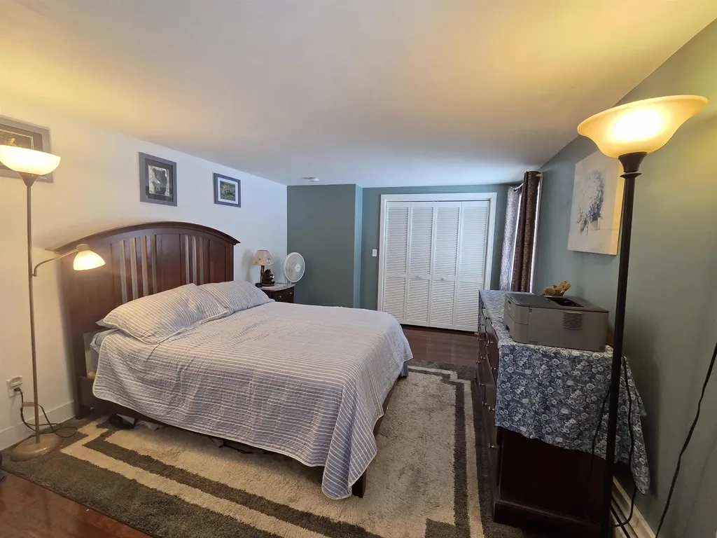 1462 King Hill Road New London NH 03257