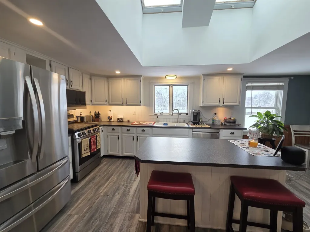 1462 King Hill Road New London NH 03257