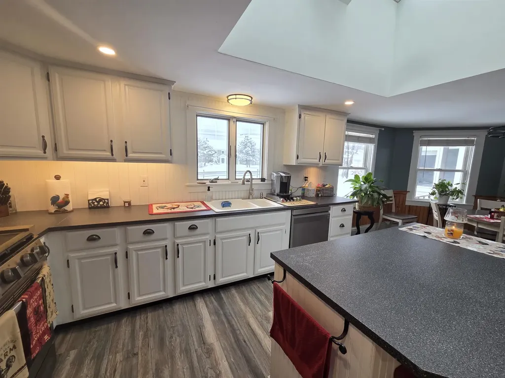 1462 King Hill Road New London NH 03257