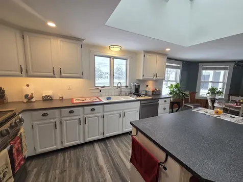 1462 King Hill Road New London NH 03257