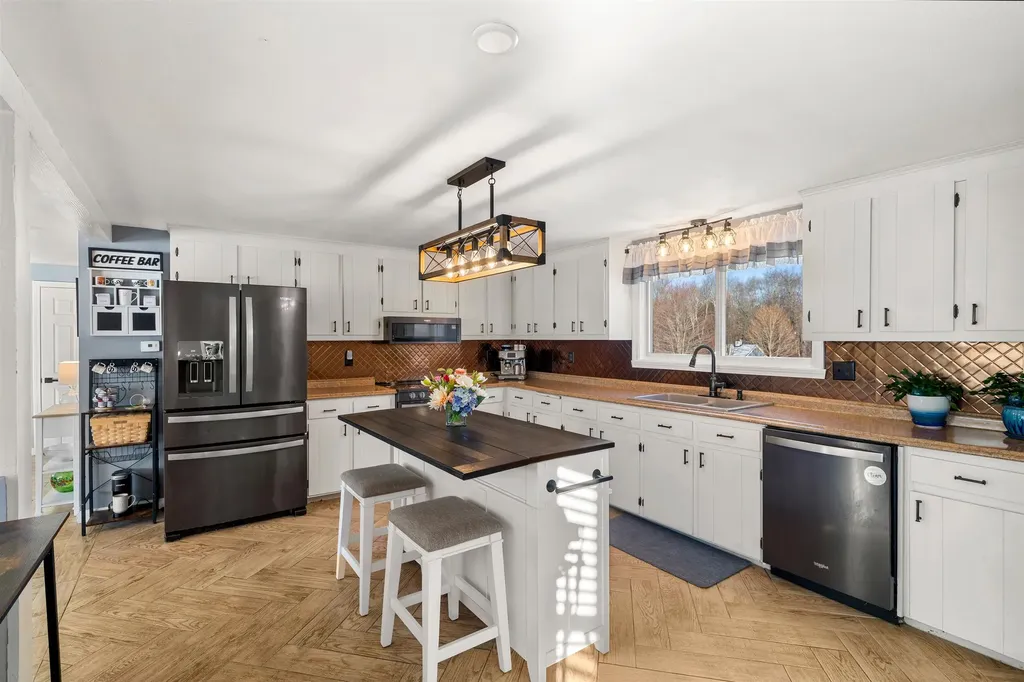 11 Liberty Street Salem NH 03079