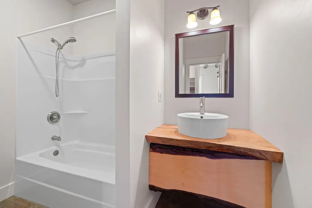 13 Goshen Road Bradford VT 05033