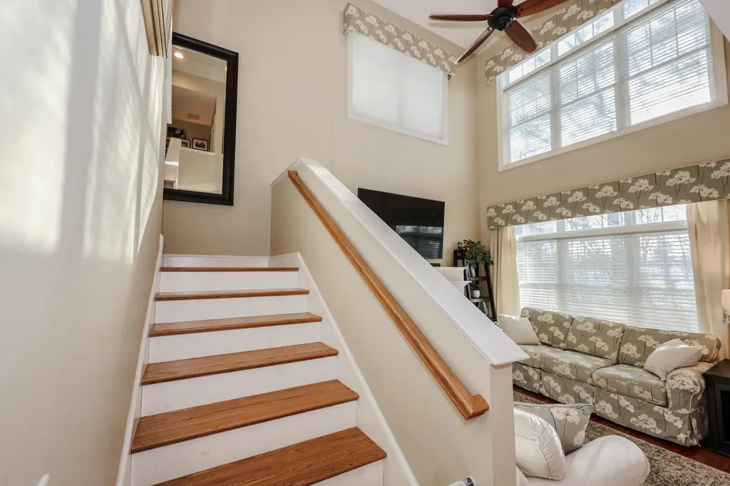 78 Woodview Way Manchester NH 03102